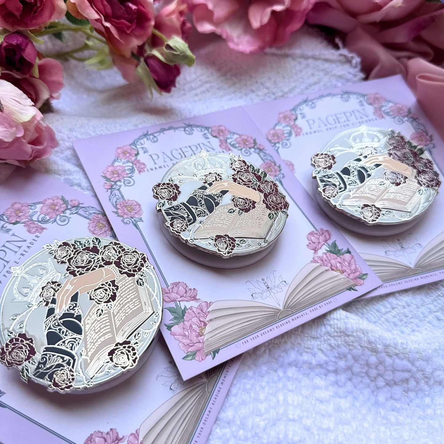KNIGHT AND PRINCESS enamel grip