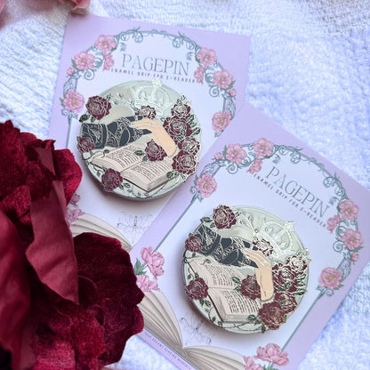KNIGHT AND PRINCESS enamel grip